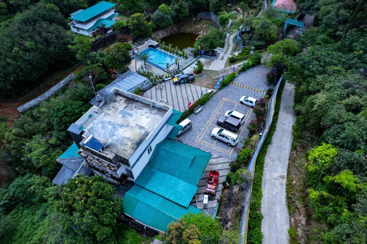 Rock Hut Tabor Hills *
