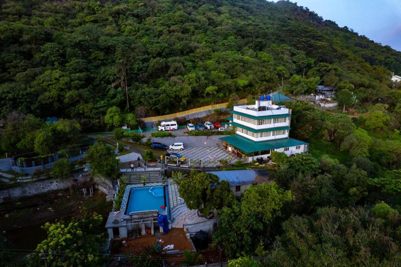 Rock Hut Tabor Hills Apartment Vagamon