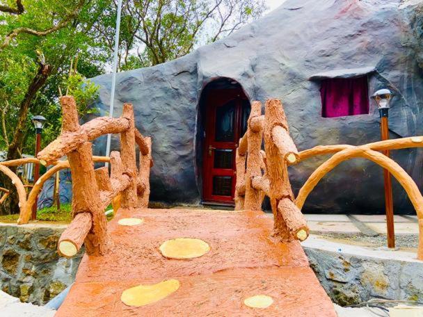 Rock Hut Tabor Hills Vagamon